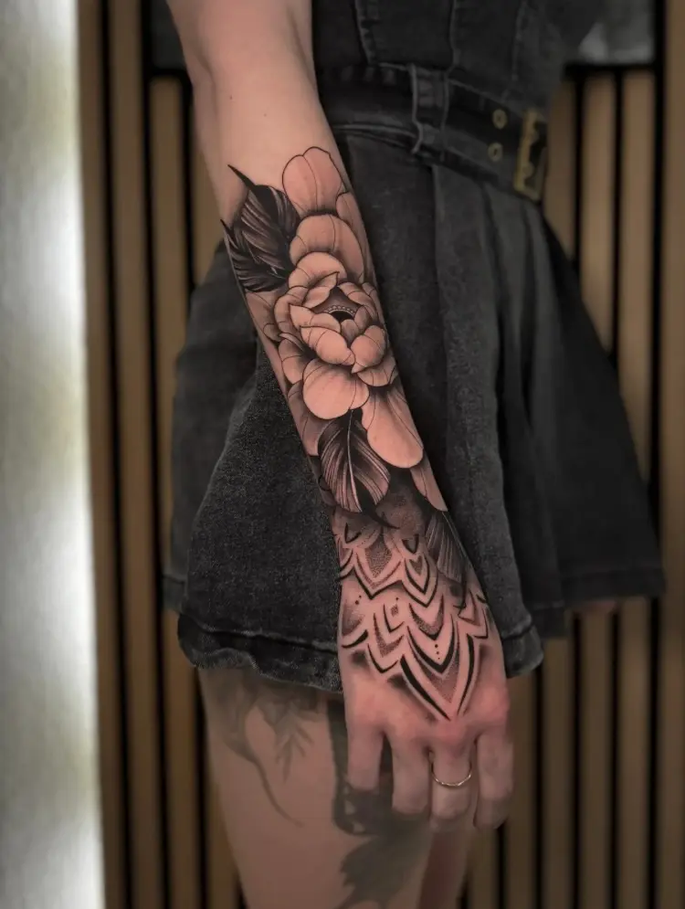 Geometrisches Muster am Bein Tattoo